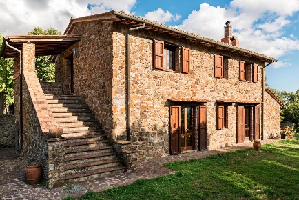 Foto Rustico a Massa Marittima di 180 m² con 8 locali in vendita
