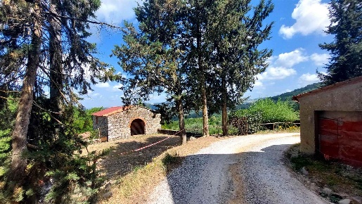 Foto Rustico a Barberino Tavarnelle di 430 m² con 15 locali in vendita