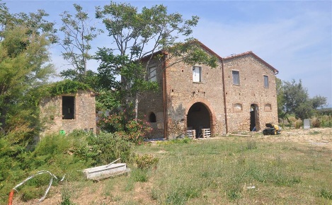 Foto Rustico in via casermette, Bibbona di 400 m² con 14 locali in vendita