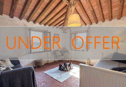 Foto Rustico in Via Roma 3, Barga Centro di 240 m² con 12 locali in vendita