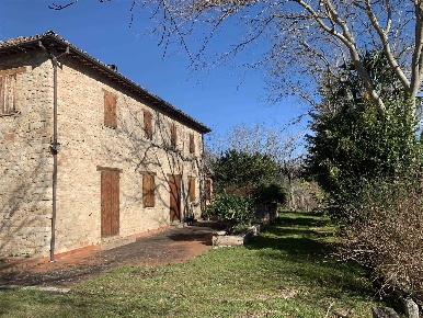 Foto Rustico in località cascernia 3, Camerino di 488 m² con 12 locali