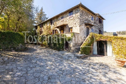 Foto Rustico a Castellina in Chianti Centro di 720 m² con 16 locali