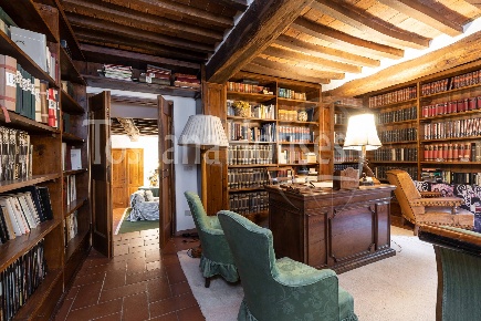 Foto Rustico a Castellina in Chianti Centro di 720 m² con 16 locali