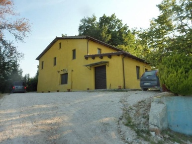 Foto Rustico a San Ginesio di 134 m² con 6 locali in vendita