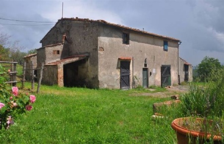 Foto Rustico in Strada provinciale 32, Montecatini Val di Cecina di 320 m²
