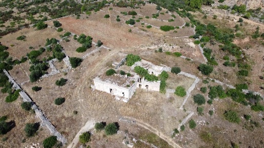 Foto Rustico a Statte di 570 m² con 10 locali in vendita