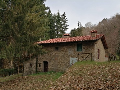 Foto Rustico a Cantagallo Carmignanello di 193 m² con 6 locali in vendita
