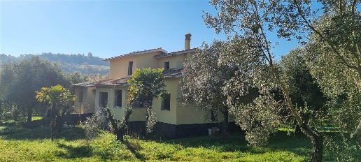 Foto Rustico in via Pantani, Montopoli di Sabina di 350 m² con 7 locali