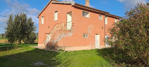 Foto Rustico a Orbetello di 358 m² con 8 locali in vendita