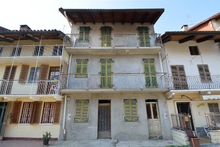 Foto Rustico in Via Rossetti, Borriana di 240 m² con 10 locali in vendita