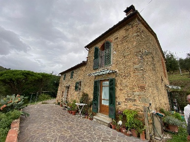 Foto Rustico a Pistoia Baggio di 125 m² con 6 locali in vendita