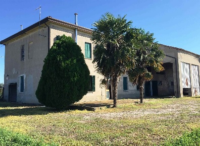 Foto Rustico a Stanghella di 550 m² con 8 locali in vendita