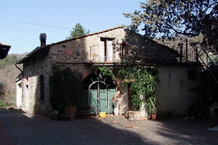 Foto Rustico a Rufina Centro di 250 m² con 18 locali in vendita