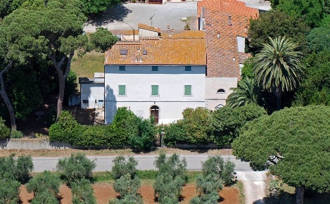 Foto Rustico in Via Gorizia, Cecina di 500 m² con 16 locali in vendita