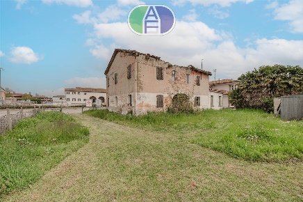 Foto Rustico in Via Sambruson 29, Mira Piazza Vecchia di 80 m² con 5 locali