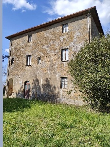 Foto Rustico a Pitigliano Centro di 750 m² con 6 locali in vendita