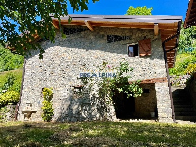 Foto Rustico in Località Platz, Gazzaniga di 156 m² con 5 locali in vendita