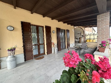Foto Rustico a San Giorgio Piacentino di 693 m² con 15 locali in vendita