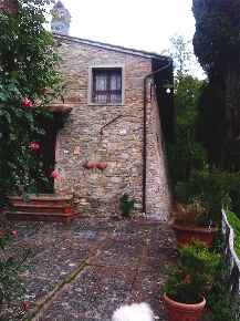 Foto Rustico a Dicomano di 283 m² con 8 locali in vendita
