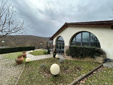 Foto Rustico in Via del Lago, Barberino di Mugello di 900 m² con 25 locali