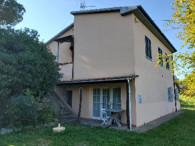 Foto Rustico a Castagneto Carducci di 160 m² con 6 locali in vendita