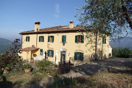 Foto Rustico a Rufina di 300 m² con 12 locali in vendita