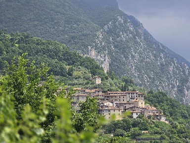 Foto Rustico a Gargnano di 325 m² con 5 locali in vendita