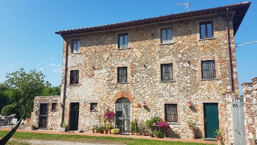 Foto Rustico a Camaiore Capezzano Pianore di 252 m² con 16 locali