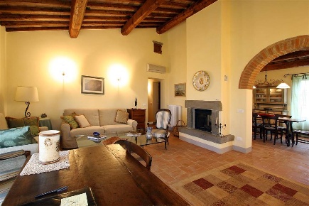 Foto Rustico a Cortona Centro di 160 m² con 8 locali in vendita