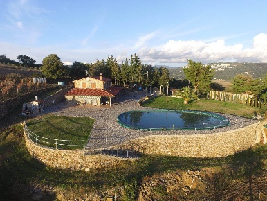 Foto Rustico a Massa Marittima Centro di 200 m² con 10 locali in vendita