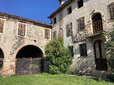Foto Rustico a Montecchia di Crosara di 608 m² con 1 locali in vendita
