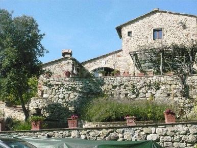 Foto Rustico a Casole d'Elsa di 500 m² con 15 locali in vendita
