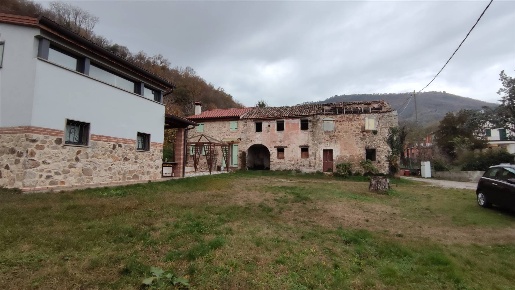 Foto Rustico a Galzignano Terme Galzignano di 190 m² con 8 locali