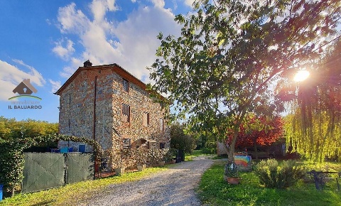 Foto Rustico a Capannori Massa Macinaia - San Leonardo di 230 m² in vendita
