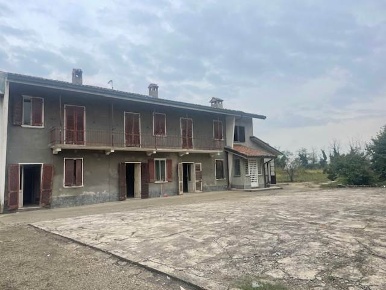 Foto Rustico a Mortara Centro di 350 m² con 6 locali in vendita