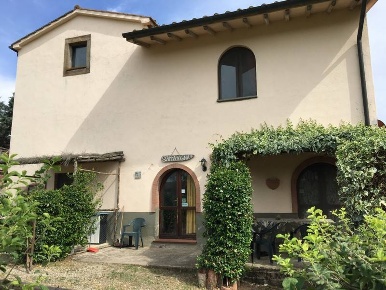 Foto Rustico a Roccastrada di 470 m² con 13 locali in vendita