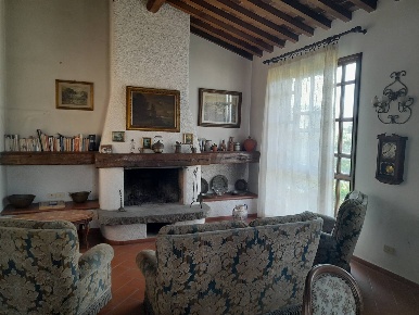 Foto Rustico a Campi Bisenzio San Donnino di 480 m² con 12 locali