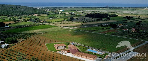 Foto Rustico a Scarlino di 1060 m² con 1 locali in vendita