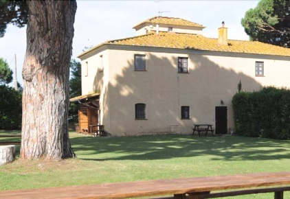Foto Rustico a Castagneto Carducci di 800 m² con 42 locali in vendita