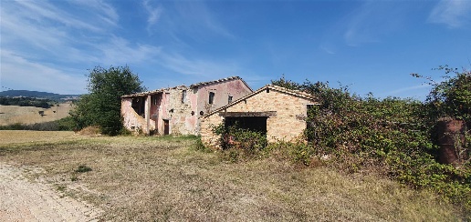 Foto Rustico in contrada Santa Maria in Piana, Treia di 350 m² con 4 locali