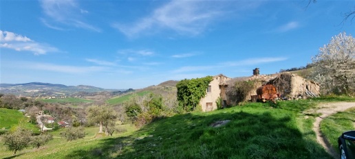 Foto Rustico a San Severino Marche di 214 m² con 5 locali in vendita