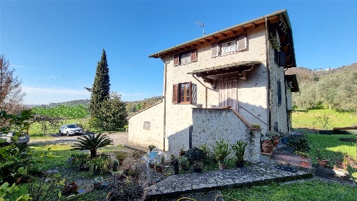 Foto Rustico a Massarosa Massarosa Paese di 590 m² con 26 locali in vendita