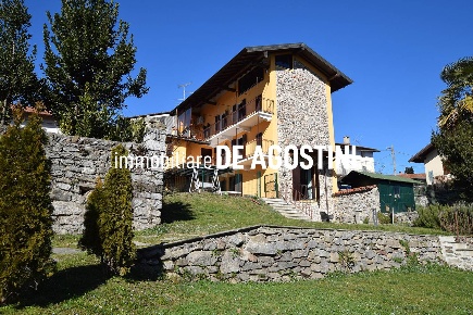 Foto Rustico in Via Piana, Paruzzaro Centro di 210 m² con 8 locali