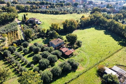 Foto Rustico in Via del Ponticello, Terni Centro Storico di 300 m²