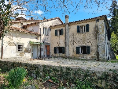 Foto Rustico a Fivizzano Centro di 300 m² con 11 locali in vendita