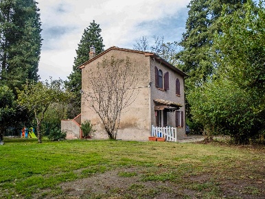 Foto Rustico a Volterra Centro di 143 m² con 6 locali in vendita