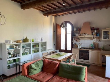 Foto Rustico a Monteroni d'Arbia Radi di 95 m² con 4 locali in vendita