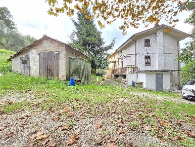 Foto Rustico a Camaiore Camaiore Paese di 165 m² con 12 locali in vendita