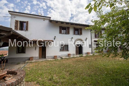 Foto Rustico a Melazzo di 255 m² con 10 locali in vendita