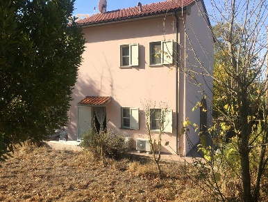 Foto Rustico a Scarlino Puntone di 115 m² con 6 locali in vendita
